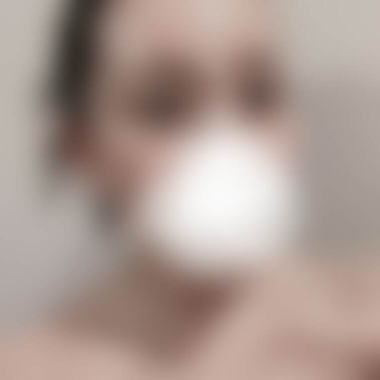 お風呂上がり🛁*。

スキンケアの最後に
乳液を顔に垂らして、

もう♡顔にかけちゃダメでしょ♡

って彼