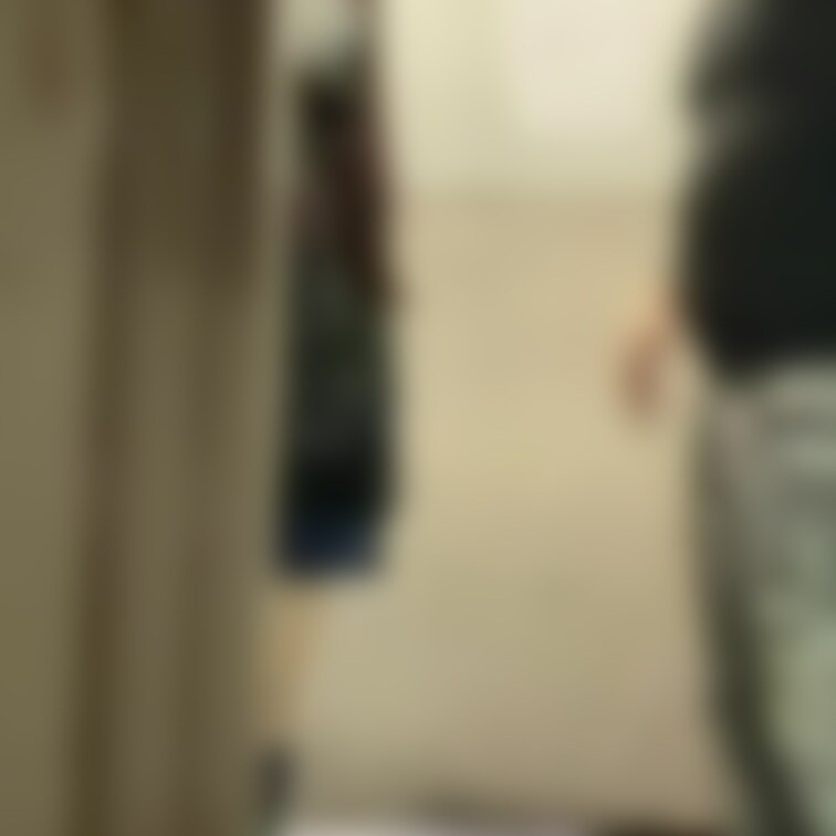 ノリで制服ちゃんにマンションのエレベーター中でフェラさせた時のやつw

途中で足音が聞こえて二人してあせって中断しま