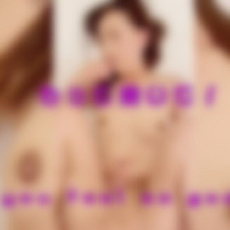 久しぶりのラブホでの撮影💕  二人でマッサージごっこをした後、大量に潮吹きしてしまい、水溜り状態になってしまったよ(〃ω