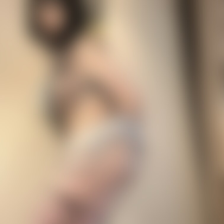 「エッチな衣装のメイドが…ご主人様の貴方へ、フェラでご奉仕…」

お尻は当然、Tバックなので丸出し…Tバックは紐とい