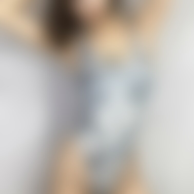 アヘ顔ハイレグ水着で美脚協調！！！