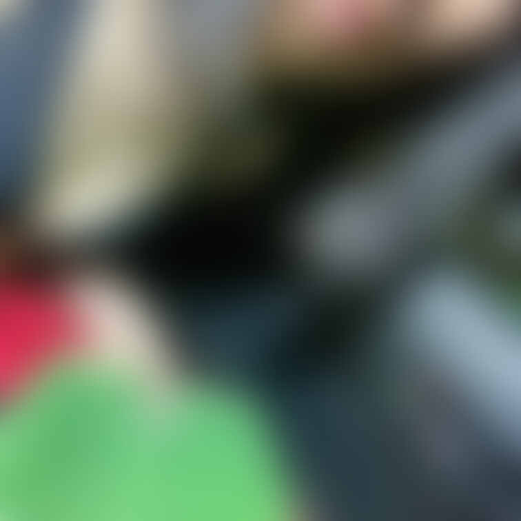 エアコンフィルター交換しようとしてグローブボックス外そうとしたら硬すぎて外せなくて力いっぱい引っ張ってたので暑くて脱いじ