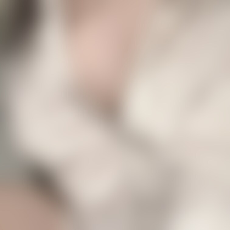 ゆずき🐱です🤍

彼シャツから
おっぱいチラリ🤭

どうかな？💭🤍

彼氏の匂いがして
えっちな気分にな