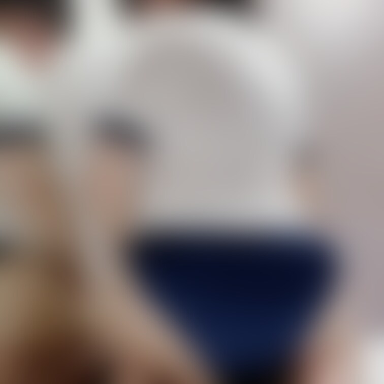 パンツ脱がされる時がいちばんドキドキする❤️
うしろからズリ下げられて丸出しになるお尻、、、

その後にされること