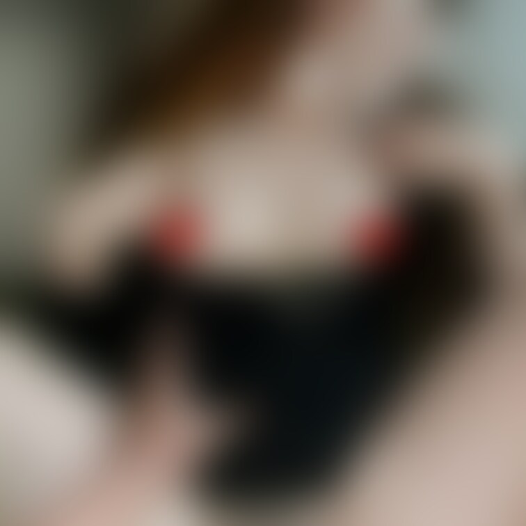 取りたて夫婦の営み、はめ撮り、
真っ昼間なので声を押し殺しながらもアンアン漏れてしまう嫁がエロかったです。こちらの動画