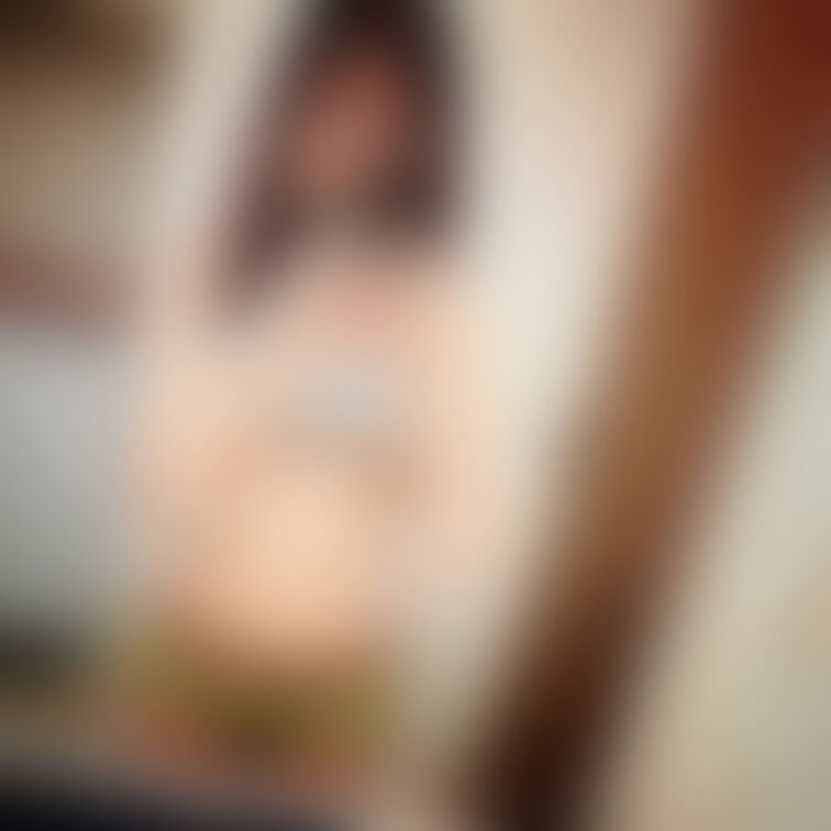 こうも暑いと薄着になっちゃいますよね🤭笑
まだ６月…夏はまだまだこれから💕

…昼は一人遊びばっかりしてる人妻。