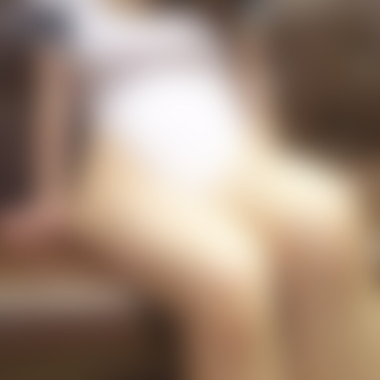 30代前半の旦那とはレスで欲求不満の子持ち人妻ユキ。
旦那とは当然ありえないような恥ずかしい穴あきレオタードを着せられ
