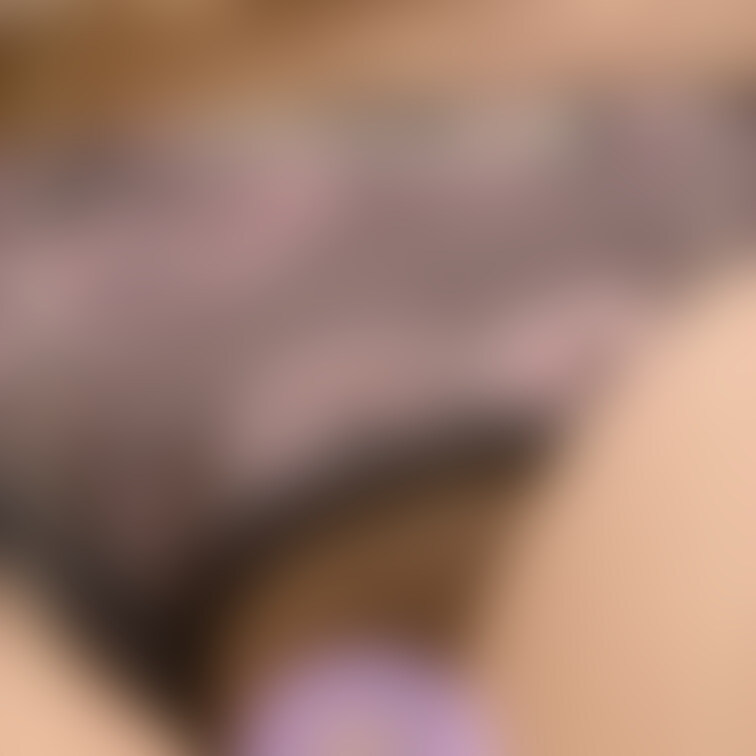 有料プランで投稿している穴あきパンツの自撮り写真を♡加工付で一部サンプルでチラ見せ！有料プランでは、えっちな自撮りが沢山