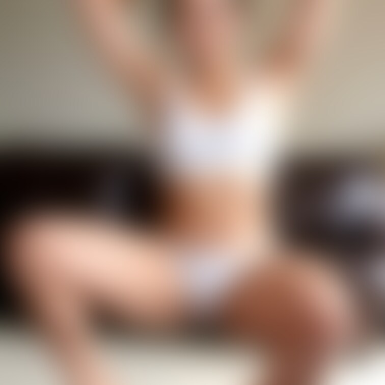 きつそうな姿勢でも楽々で耐えちゃうアスリート美女
もっとハードなトレーニングで汗だくになるまで追い込んであげたいですね