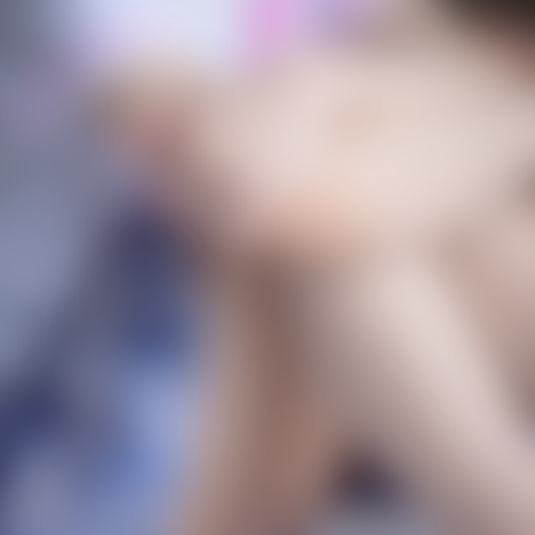 今日から新しいシリーズはじまります。
PRで使っているお写真でおなじみのお衣装です。
実はこれ…こども服…大人のお洋