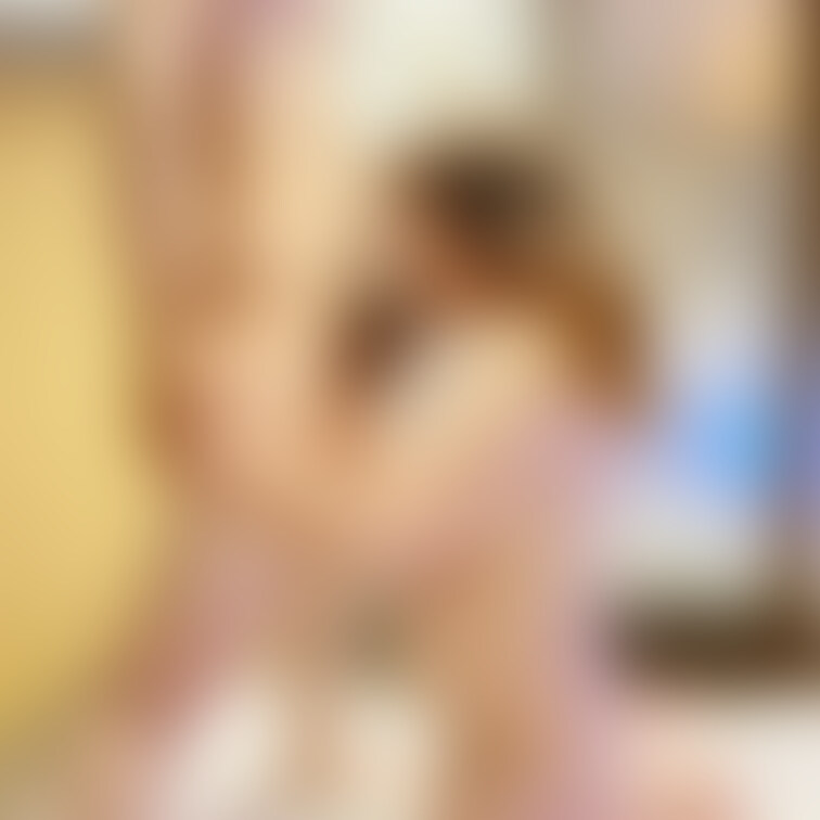 この膝立ちの姿勢が好きで30分くらいはしていられます。今回はすごく大きくて硬いひとだったので顎が少し疲れたけど、ヨダレが