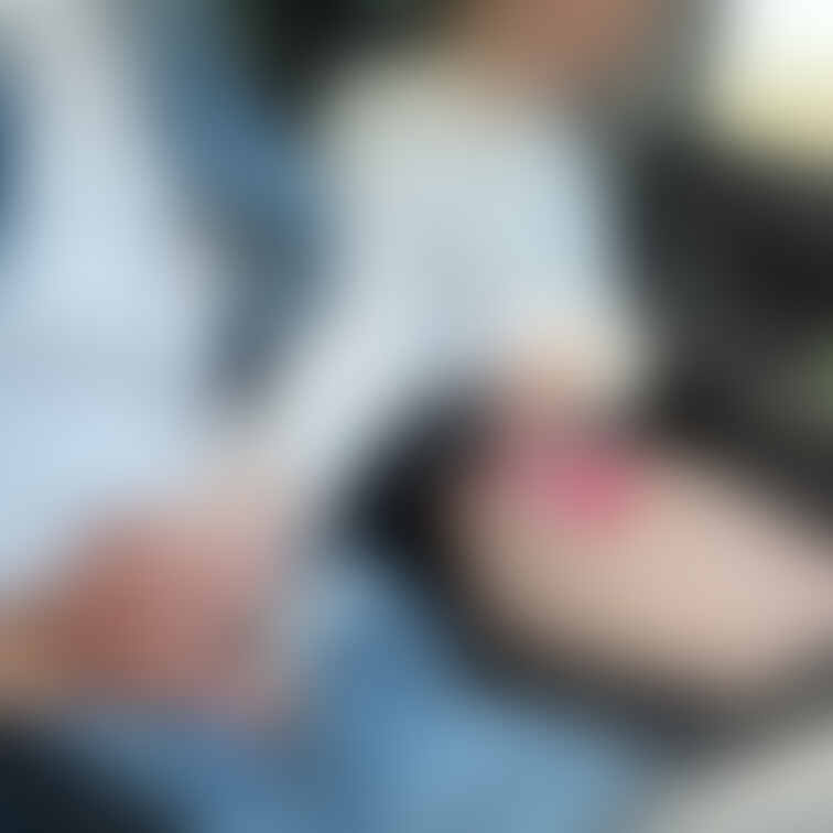 ご指示通りパーキングエリアで知らない人に声かけられるまで車内オナニーしました.....
トラックの運転手さんのおちんぽ