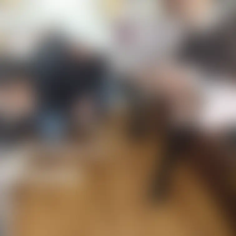 個人経営の小さなアダルトショップで、二人の単独さんと遊んじゃった画像です。