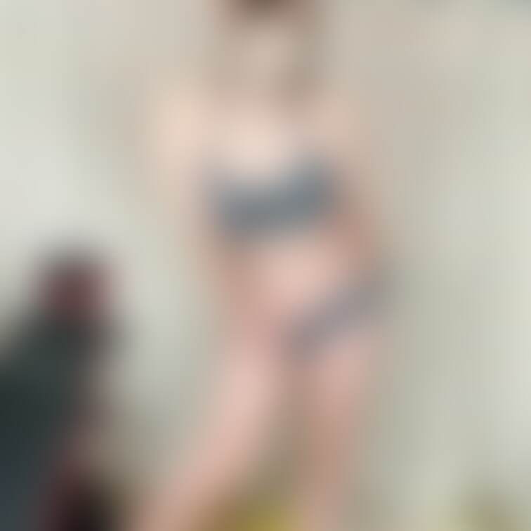 ジーンズからハミ出たおま〇こ見る？💕