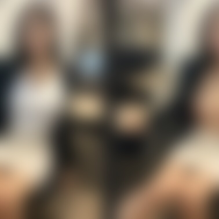 着衣と脱衣を並べた画像です。画像№234