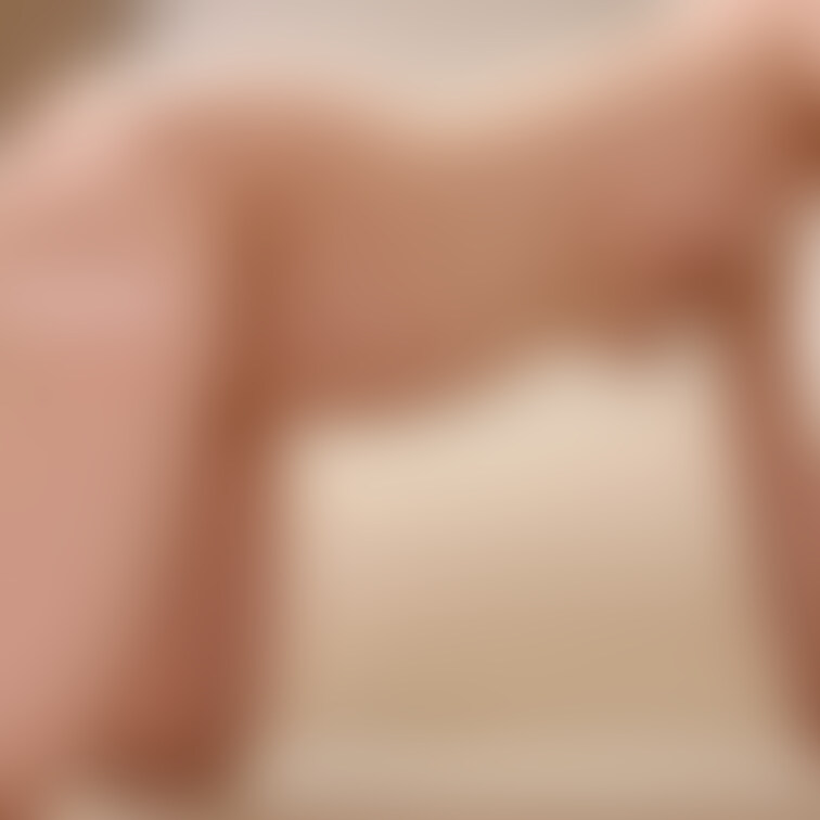 妊娠5ヶ月妊婦の四つん這い🍼
乳首の色も妊婦さんっぽくなって来たと思わない？？