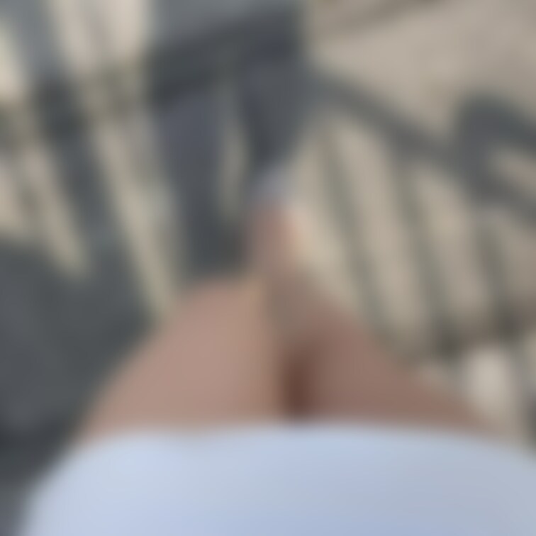お疲れ様です🎶
夏に撮影したまま公開出来てなかったミニスカ露出の動画です🎶まずはお外で…😊車の中で休んでいる人が多い公