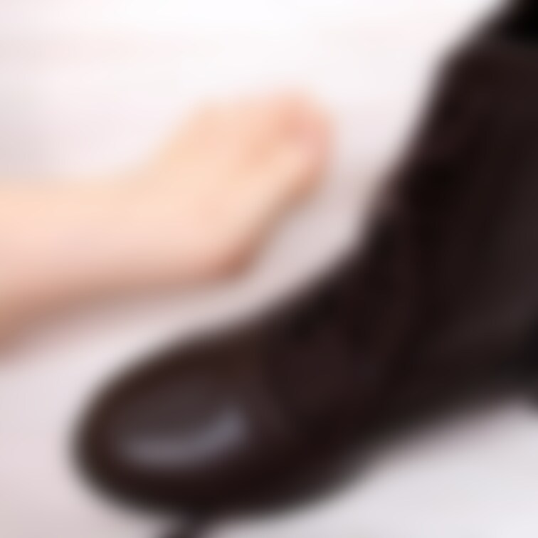 足でちょうちょ結びに挑戦してみました🤣
でも実際は10分ちょっと二人で雑談しているだけの誰得動画です😇😇

I t