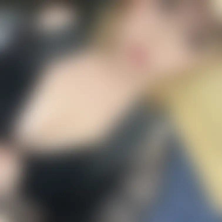 電車でこんな子隣に座ったらどうする？♡