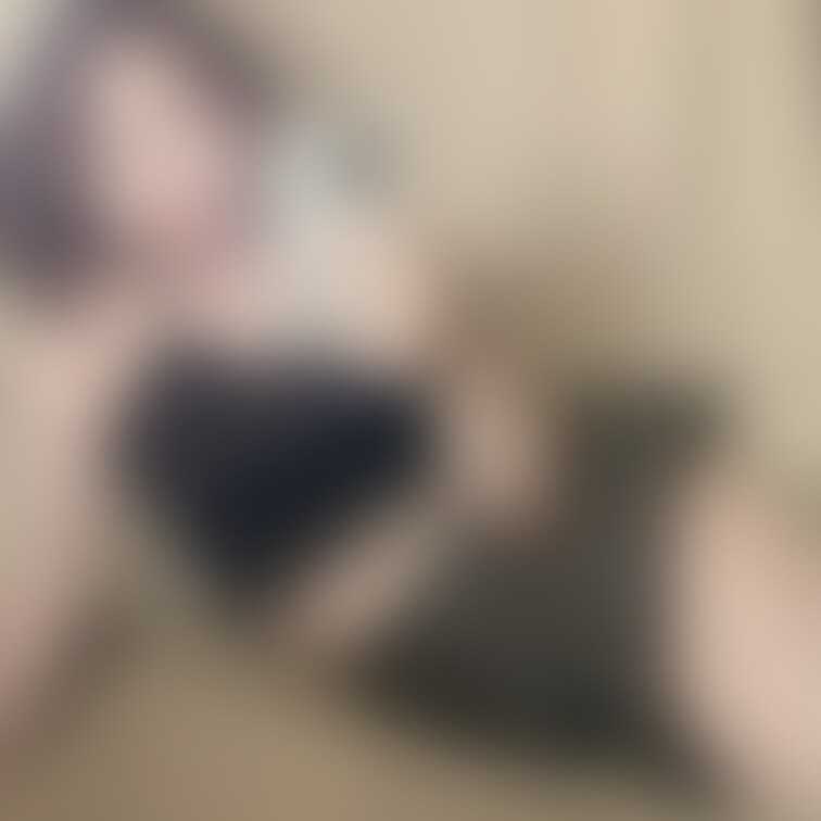 今日のいもこは日常風の写真だよ☺️
コスプレだったり仕事着もいいけど私服の私も好きになってくれるかな?😘