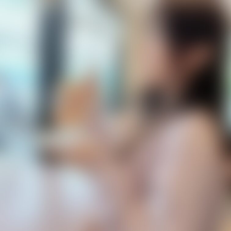 じゃーん！
おっきいパフェ、、？♡

可愛くて甘いもの見るだけで
すごく幸せな気分になるよね☺️💕

必ず毎
