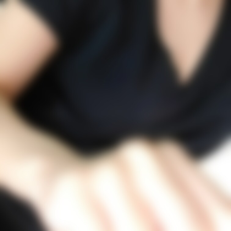 ノーブラふにふに動画！　2分6秒

ちょっとだけ手ブラ？指ブラ？します♡

お洋服の上から優しくさわさわ...🍀