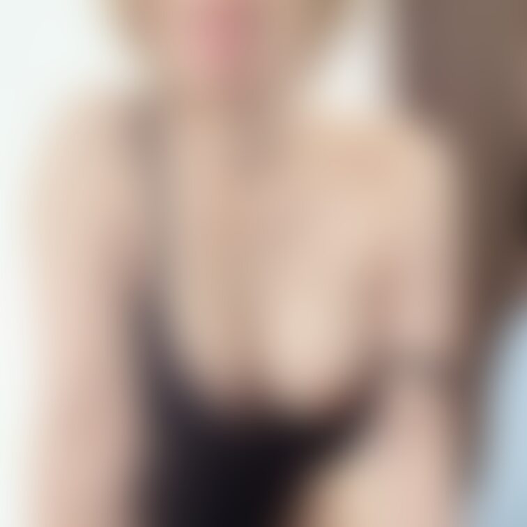オッパイも見たいでしょう😜💕
舌出しのお顔も👅

誘惑に乗っちゃう？💋✨