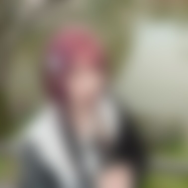 お久しぶりです。
健全写真だけですが!お花見に行ってきましたの写真🌸
髪色めっちゃ変わったけど似合ってるかな??₍