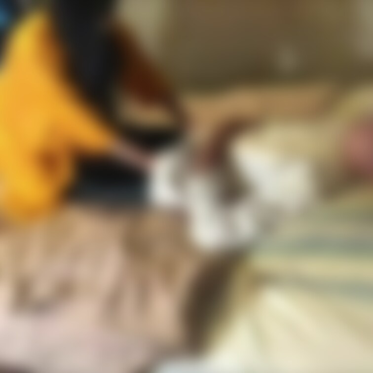【ファン限定フル動画】🎁

仕事の疲れで出張マッサージ頼んだら可愛い新人大◯生マッサージ師がきて「また呼んでもらえま