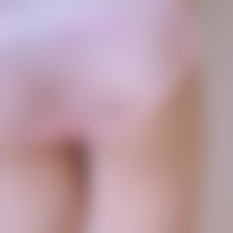 ピンクパンツでパンチラ♡
まとめて投稿します😙