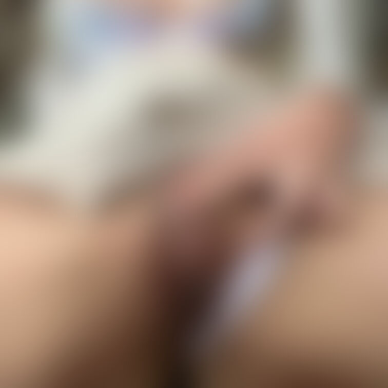 今日の下着を脱いでいきます💕