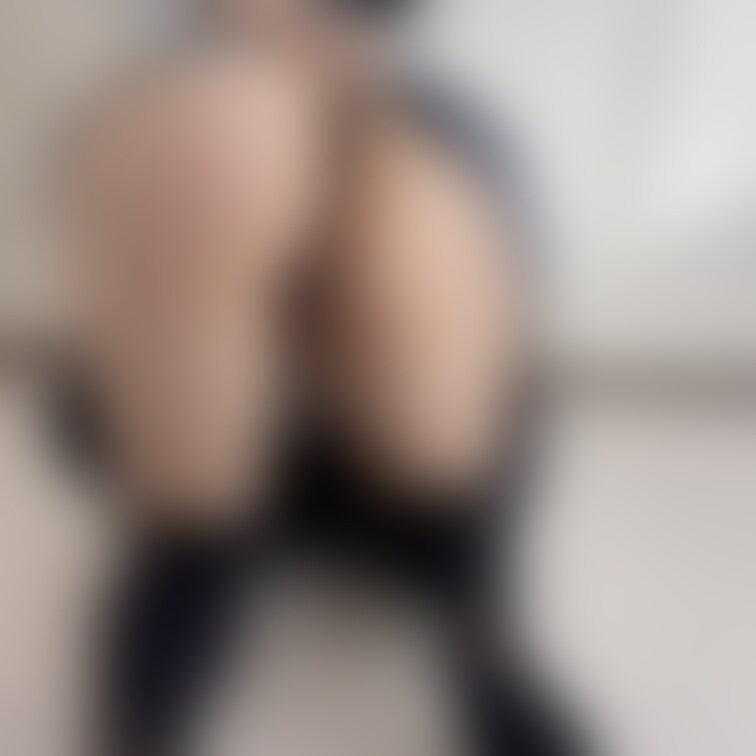 制服桃尻🍑
【みみからのお願い💕】
えっちだと思ってくれた方は
写真下の♡印をポチッとしてくれると、