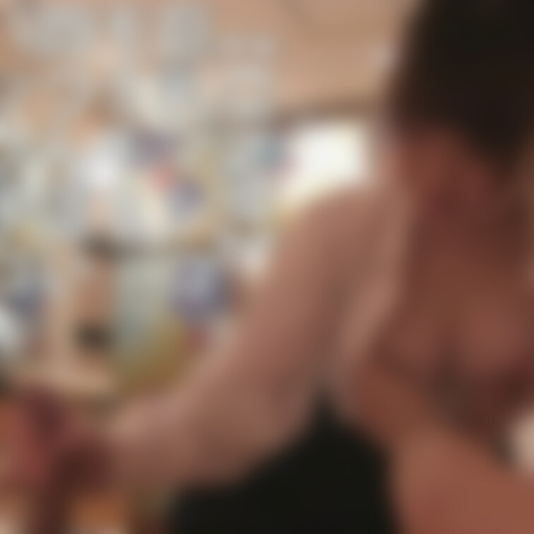 【CFNM】ＪのＣ巨乳＆マンコモミモミ四つん這いバック手コキ17分32秒/4000円


制服：白ブラウス・紺スカ