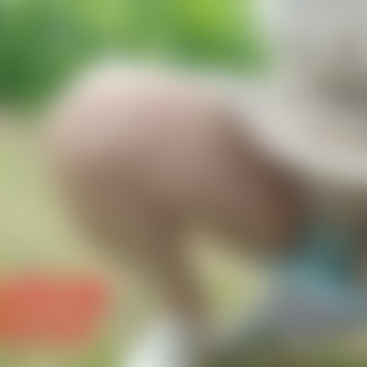 新作長編編集中予告写真💕本編もっとエッチ💕野外撮影おしっこしちゃうよ💕おっぱい露出草取り、いっぱい働いた後の大黒屋ジンギ
