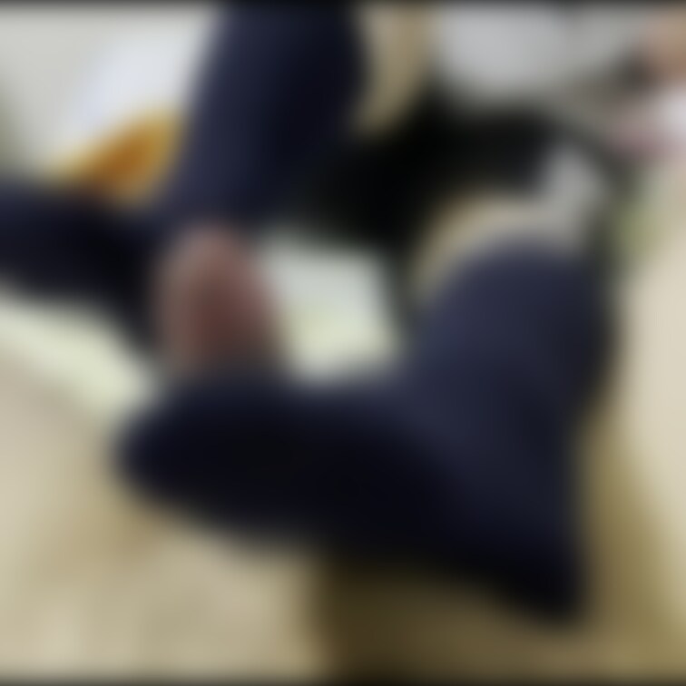 ニーソックスで足コキ