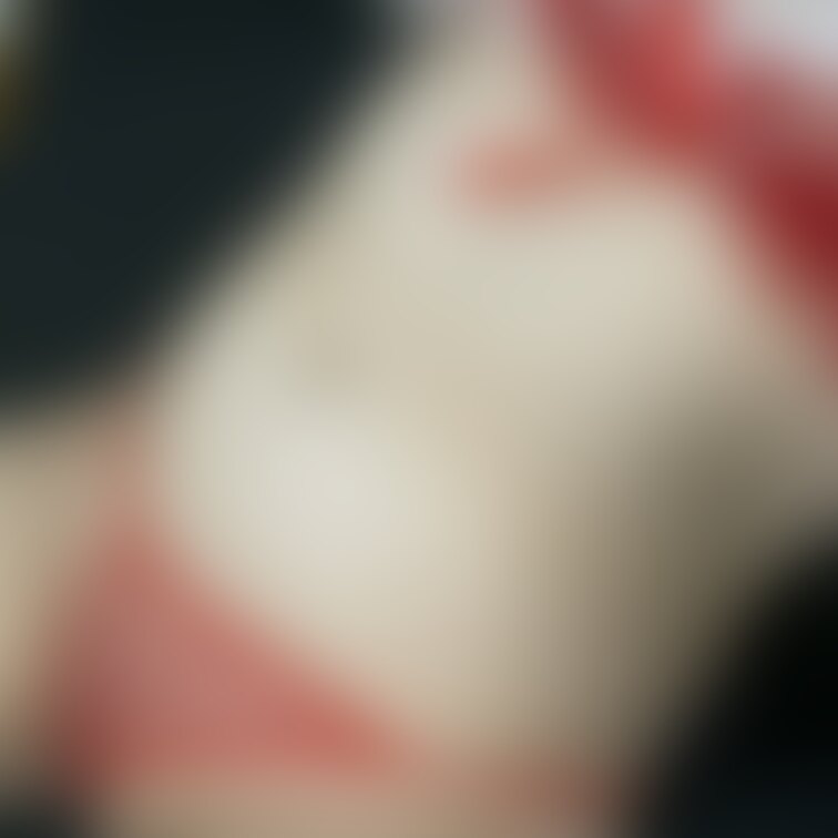 サンタコス🎅のパンツは透け透けでこんなん🫣💕
パイパンおま○こに食い込んでる🫣🔞