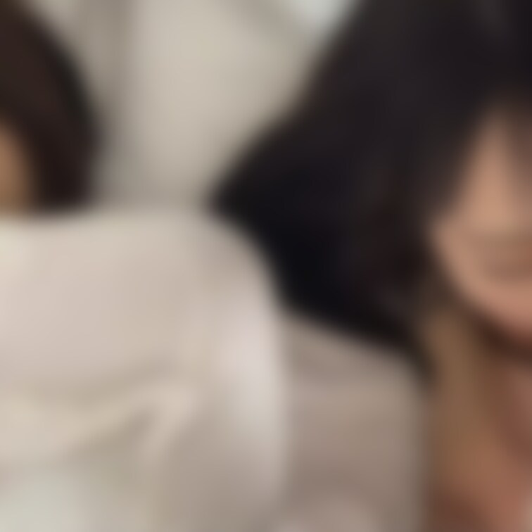 寝てる友達の横でセックスしたら興奮しすぎてやばかった…😂