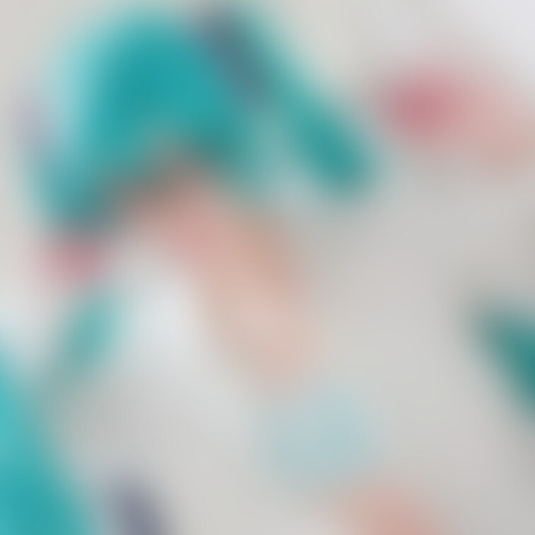 
初音ミク3枚投下！！
誰なの？ってくらい顔違う笑笑