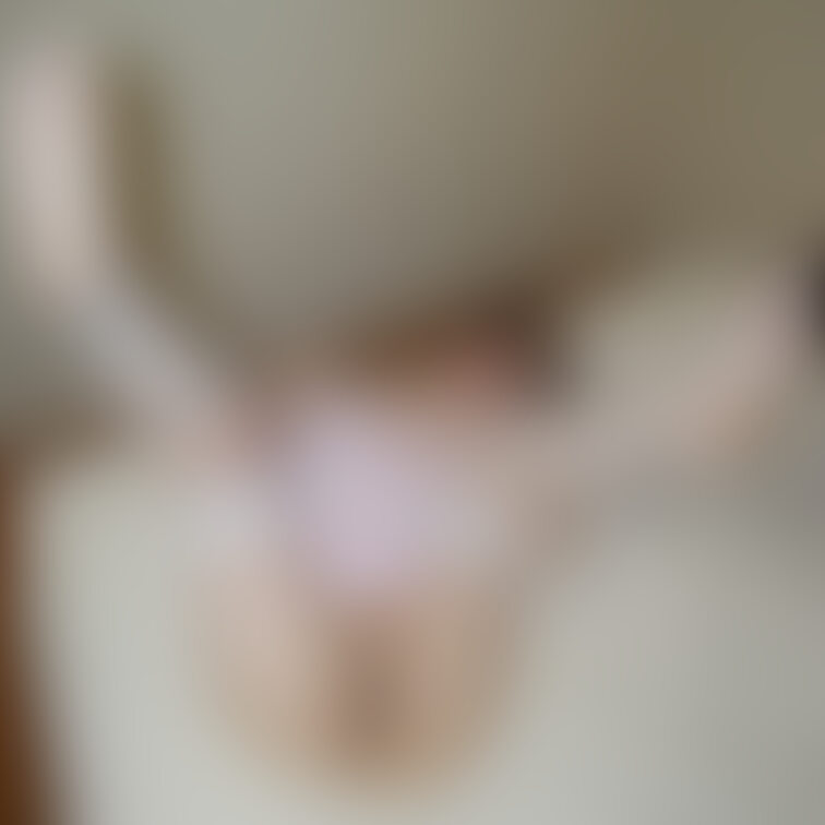 【サテンスリップと直穿きストッキングで誘惑…②】

エッチな目つきでジロジロ見られながら写真撮られてたら興奮しちゃっ