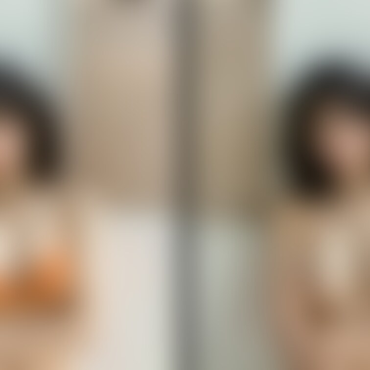 着衣と脱衣を並べた画像です。画像№728