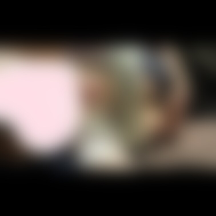 授乳後のおっぱい

こっちは左右非対称おっぱいの控えめな方です！ブラで隠れてる方がデカ乳輪のデカパイ😳

授乳で