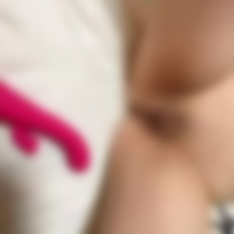 チンポ突っ込むのがめんどくさい時には
こうやってバイブ突っ込んで遊んでます。

結局はイキ狂う体に変えられてしまっ