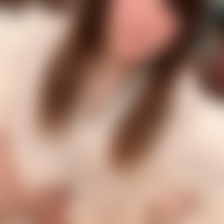 ご主人様のYシャツを着て撮影しました！
下チラ見せ程度でエロ少なめです🙇‍♀️
計3枚の顔出し写真です！

※推