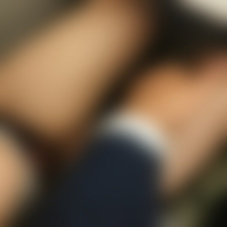 脚は開かせないで！