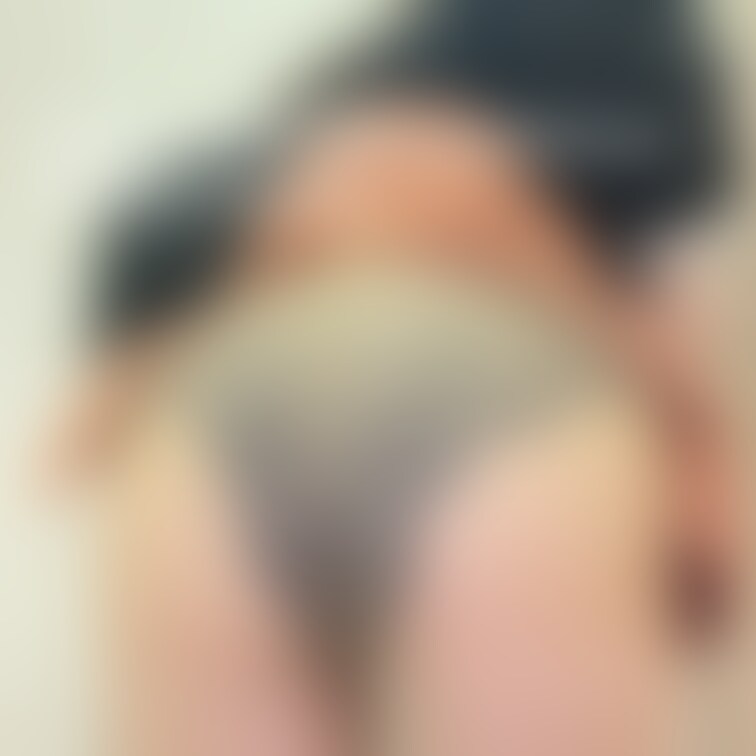 スベスベの手触りだよ☺️💕
ストッキング越しと生おちり🍑
触ってみたい??