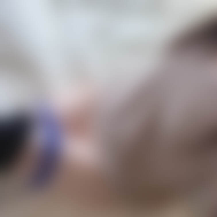 脱ぎ脱ぎしちゃったからあそこチラ見えしちゃってる(*ﾉωヾ*)💓
パイパンよく分かるかな？