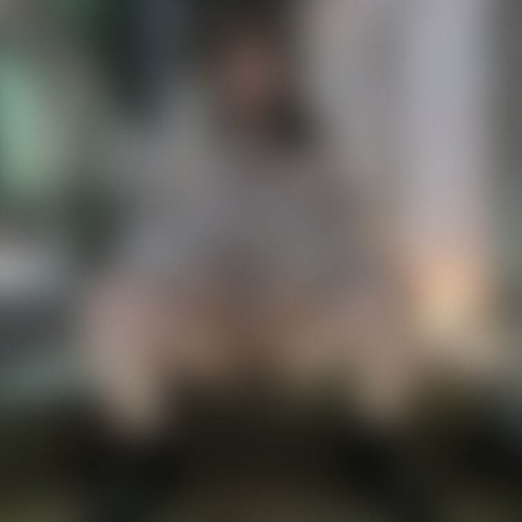 高架下の階段で