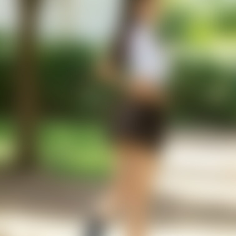 それにしても脚の長い女の子たち。
振り返りの美学ですね。