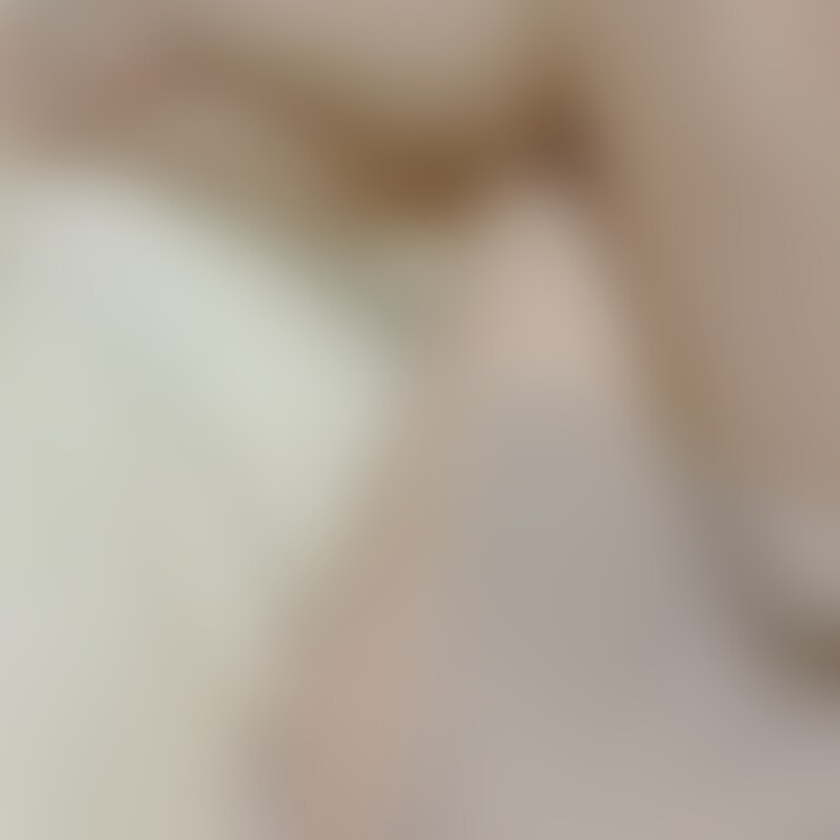 サイドスリットのタイトスカート🌻♡小股で歩くのも好き🥰