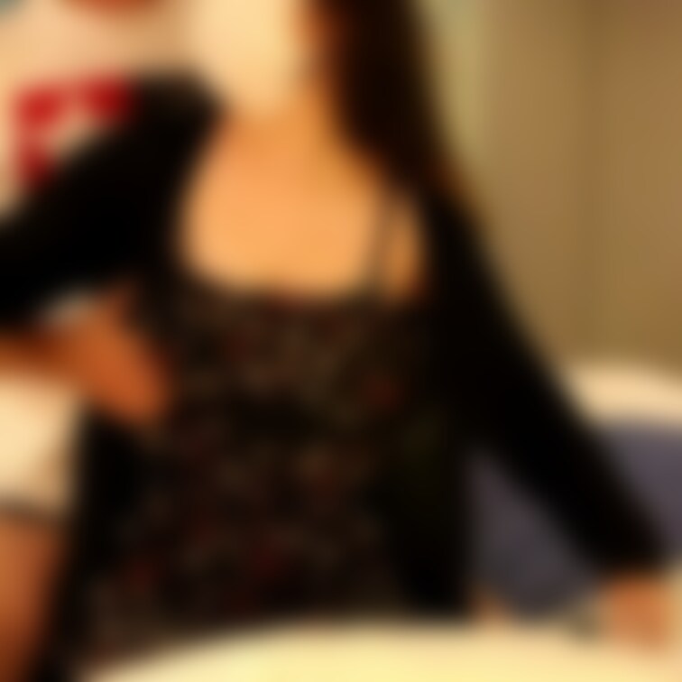 急にホテルに連れて行ってもらった時の動画です😳
ゴムありでの約束だったのに我慢出来ずまた結局途中で外され中出しまでされ